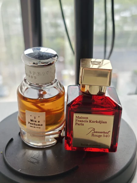 How to Find the Perfect Baccarat Rouge 540 Dupe in Germany: Ein Insider-Leitfaden aus dem Duftlabor zu echten Premium-Alternativen 5 Direktvergleich: Original Baccarat Rouge 540 Flakon neben einer hochwertigen Parfüm Alternative aus deutscher Manufaktur