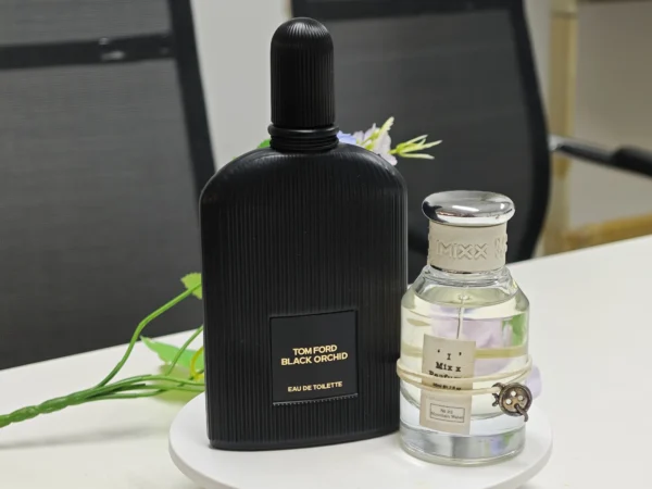 How to: Den perfekten Tom Ford Black Orchid Dupe finden – Ein Blick hinter die Kulissen der Parfümindustrie 7 Tom Ford Black Orchid Parfüm im direkten Vergleich mit einer hochwertigen Dupe-Alternative