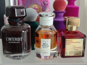 Gegenüberstellung der Flakons: Traditioneller Nischenduft und faire Baccarat Rouge 540 Alternative aus deutscher Direct-to-Consumer Manufaktur