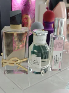 Lavendel-Vanille-Parfüm in Deutschland finden: Der ultimative Guide 2 Gegenüberstellung der Duftnoten Lavendel und Vanille: Das Original Luxusparfüm im Vergleich zum Inspired by Lavendel-Vanille-Duftprofil Eau de Parfum von IMIXX.