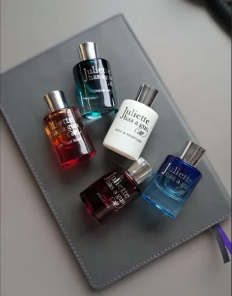 Wie man das perfekte "Lust for Sun" Dupe findet: Ein Insider-Guide zu den besten Sommerparfums in Deutschland 3 Vergleich von teurem Luxus-Sommerparfum und hochwertigem Lust for Sun Dupe mit Kokosnuss und Ylang-Ylang