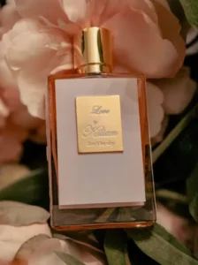 Wie man "Love Don't Be Shy" richtig trägt und layert: Ein Insider-Guide aus dem Duftlabor 2 Kostenstruktur und Inhaltsstoffe im Vergleich: Traditionelles Nischenparfum mit Orangenblüte und Vanille versus moderne Direct-to-Consumer Parfumproduktion.
