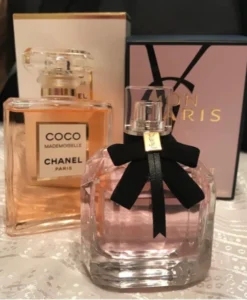 Direkter Vergleich: Ein teures Luxus Designer Parfum neben einer hochkonzentrierten YSL Mon Paris Alternative als Extrait de Parfum