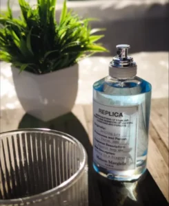 Vergleich zwischen Original Replica Sailing Day Eau de Toilette und einem hochkonzentrierten Extrait de Parfum Duftzwilling