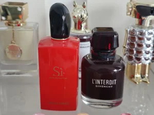 Fruchtig-chyprische Parfüm-Alternativen in Deutschland: Einblick in die Parfumherstellung 2 Klassisches Chypre Luxus-Parfum im direkten Vergleich mit einem langanhaltenden Eau de Parfum Dupe auf Basis von Vanille und Patchouli.