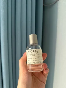 Hochwertige Inhaltsstoffe und Parfümöl-Konzentration im direkten Vergleich für molekulare Skin Scents