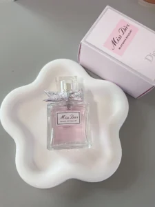 How to: Den perfekten Miss Dior Dupe finden – dm, Zara & Premium Duftzwillinge im Vergleich 2 Langanhaltender Premium Duftzwilling im Labor-Vergleich mit einem floralen Designer Original