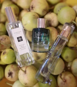 Wie man den perfekten Jo Malone English Pear and Freesia Dupe findet: Ein Insider-Blick aus dem Parfümlabor 1 Optischer und preislicher Vergleich zwischen Jo Malone English Pear and Freesia und einer langanhaltenden Eau de Parfum Alternative.