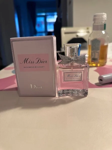 How to: Den perfekten Miss Dior Dupe finden – dm, Zara & Premium Duftzwillinge im Vergleich 6 Direkter Vergleich zwischen einem teuren Luxusparfüm und einem hochwertigen Miss Dior Dupe