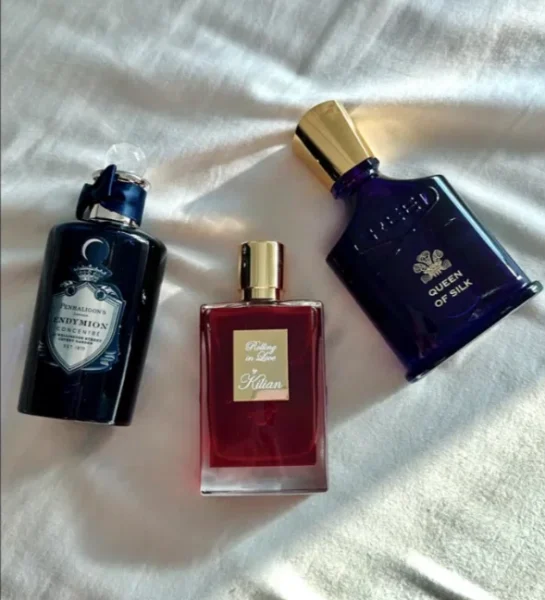 How to Find the Best Creed Queen of Silk Dupe: Ein Insider-Guide aus dem Duftlabor (2026) 1 Visueller Vergleich eines teuren Nischendufts und einem hochwertigen Creed Queen of Silk Dupe Extrait de Parfum im Labor