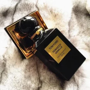 How to: Den ultimativen Tom Ford Tobacco Vanille Dupe finden – Ein Blick hinter die Kulissen der Parfumindustrie 2 Langanhaltendes Tobacco Vanille Dupe im minimalistischen Design im Vergleich zu einem teuren Luxusparfum.