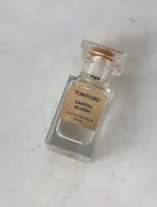 Luxusparfum Alternativen im Test: Taylor Swifts Lieblingsduft Tom Ford Santal Blush im Vergleich zu einem langanhaltenden Duftzwilling aus Deutschland
