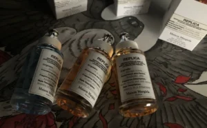 Imixx Perfume Flakon neben dem teuren Designer Parfüm maritim-aquatisches-Duftprofil als preiswerte und konzentrierte Dupe Alternative