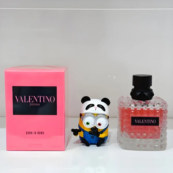 How to: Den perfekten Valentino Born in Roma Dupe Duftzwilling finden – Ein Experten-Guide aus der Parfum-Manufaktur 1 Vergleich der Duftnoten: Traditionelles Luxus-Parfüm vs. hochwertiger Duftzwilling mit Fokus auf Jasmin und Bourbon-Vanille.