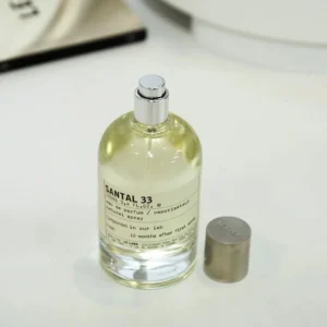 How to das perfekte Le Labo Santal 33 Dupe Zara finden: Warum Zara Energetically New York nicht reicht (Ein Labor-Bericht) 2 Ein direkter Vergleich der Duftzwillinge: Luxus Nischenduft Le Labo Santal 33 und ein langanhaltendes Premium Eau de Parfum Dupe.